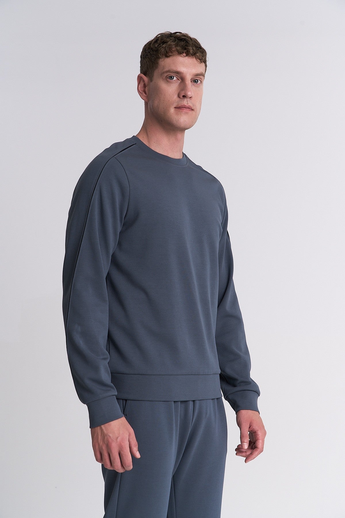 Erkek Bisiklet Yaka Koyu Gri Sweatshirt