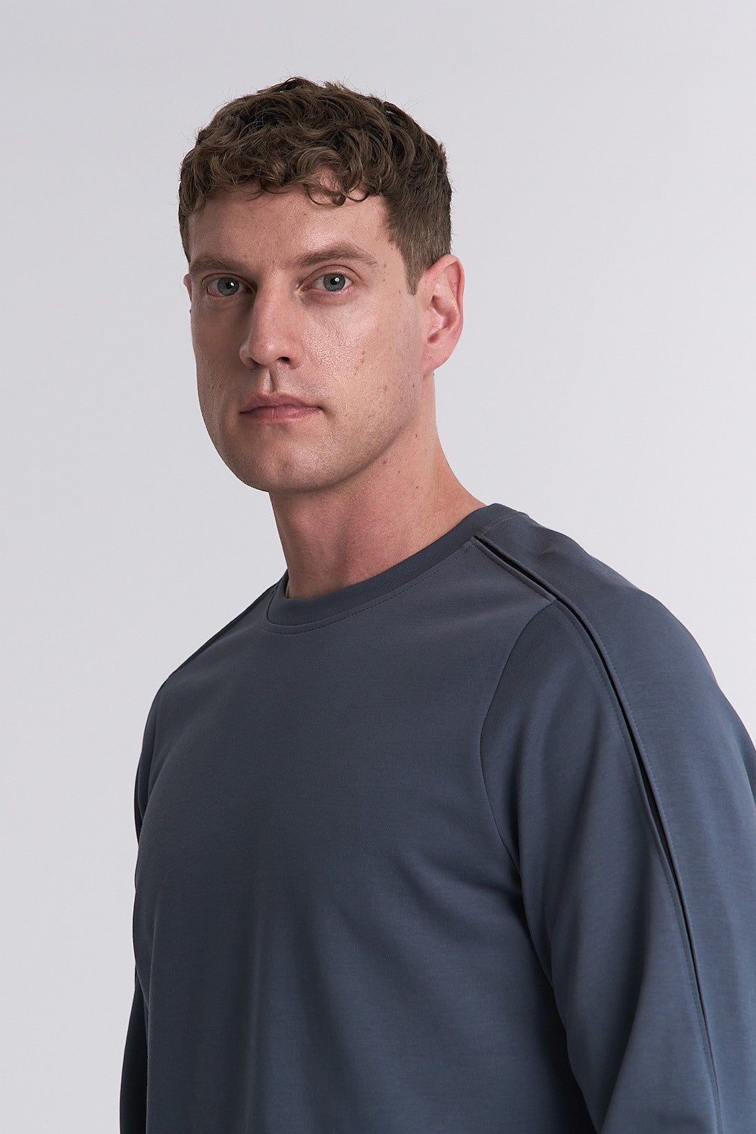 Erkek Bisiklet Yaka Koyu Gri Sweatshirt