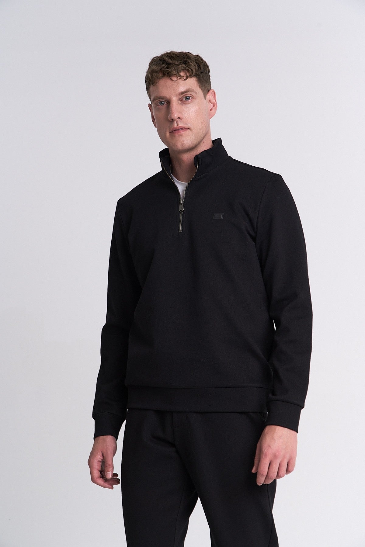 Erkek Dik Yaka Siyah Sweatshirt