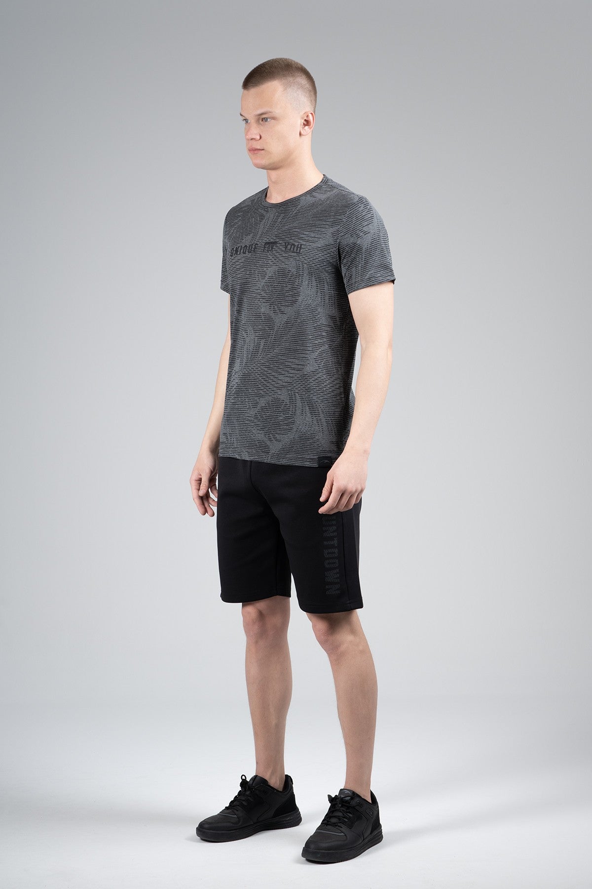 Regular Erkek Bisiklet Yaka Siyah T-shirt