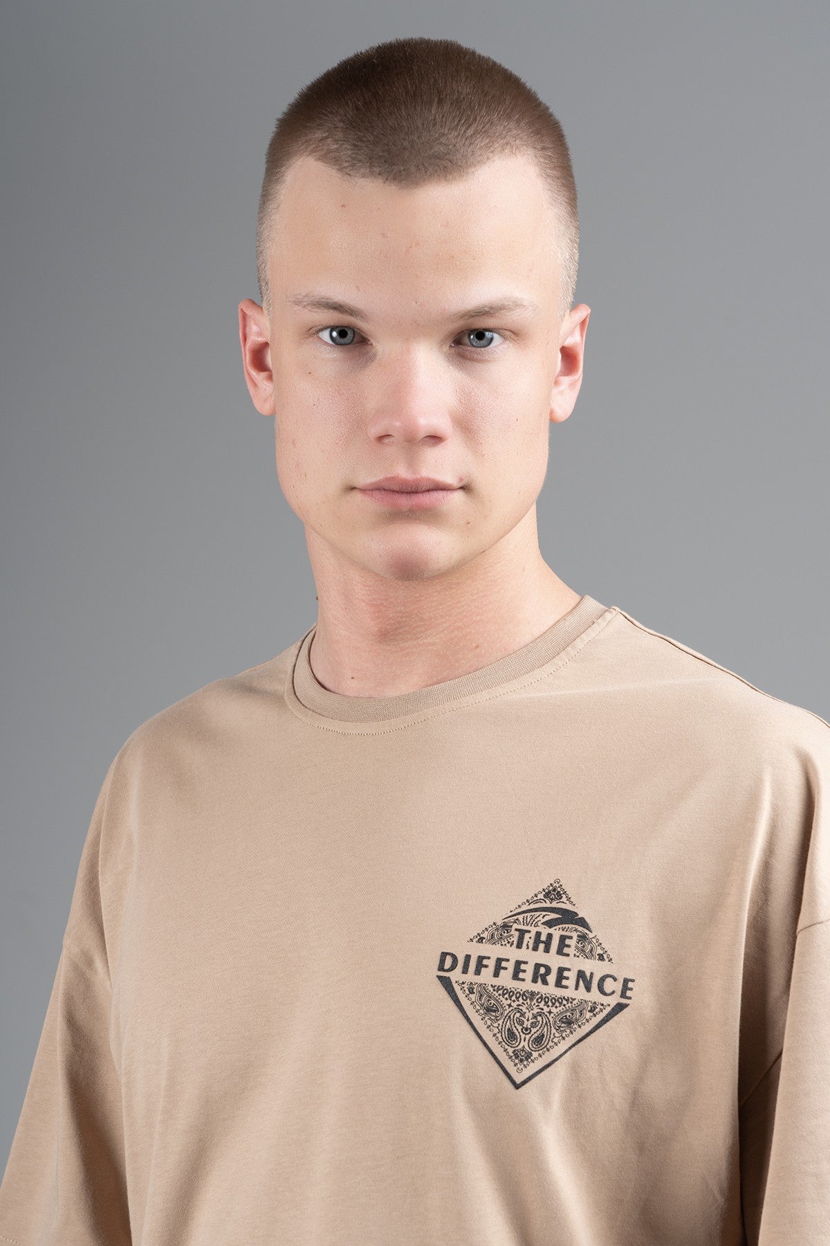 Oversize Erkek Bisiklet Yaka Bej T-shirt