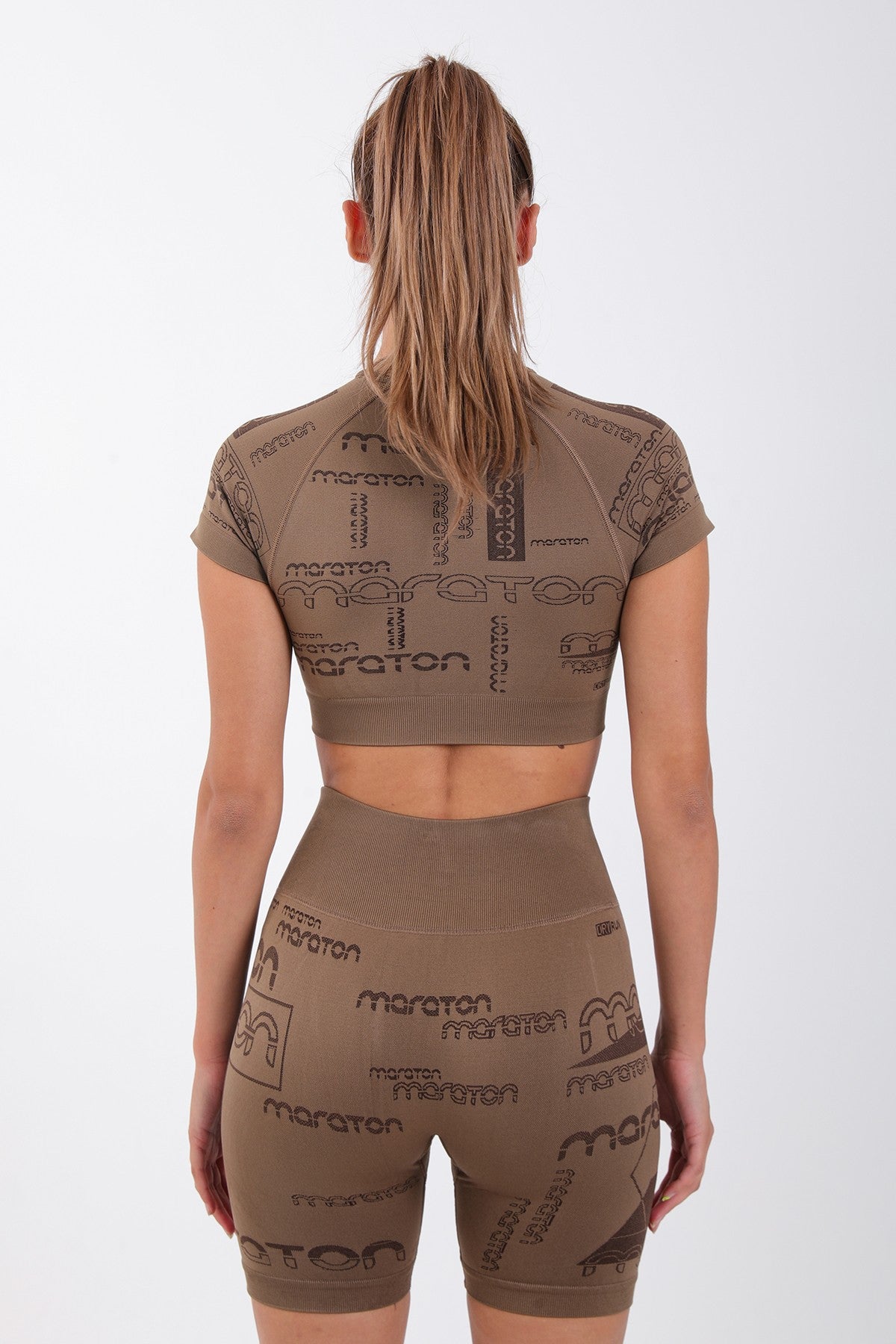 SlimFit Kadın Bisiklet Yaka Kahverengi Crop Top