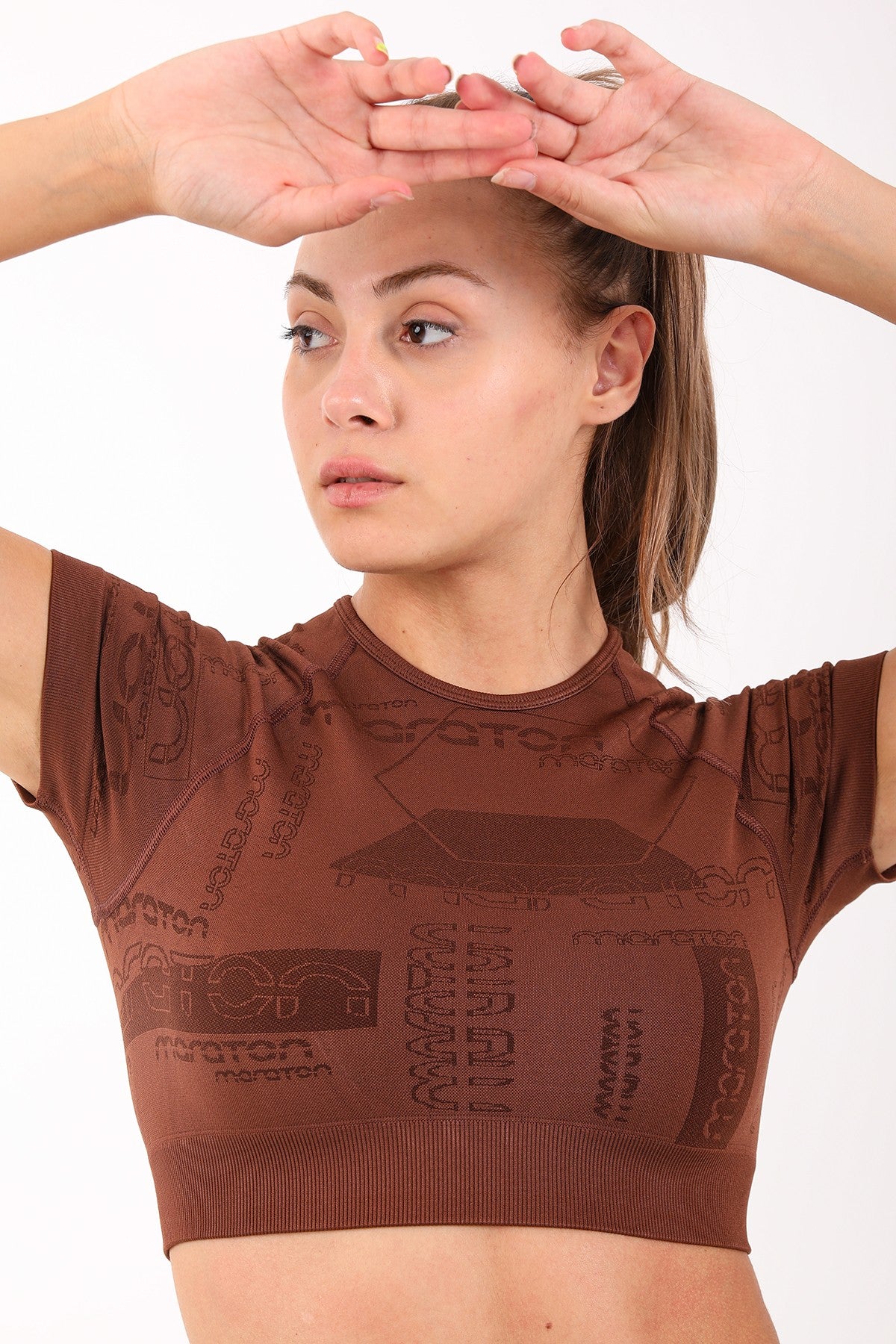SlimFit Kadın Bisiklet Yaka Kahverengi Crop Top