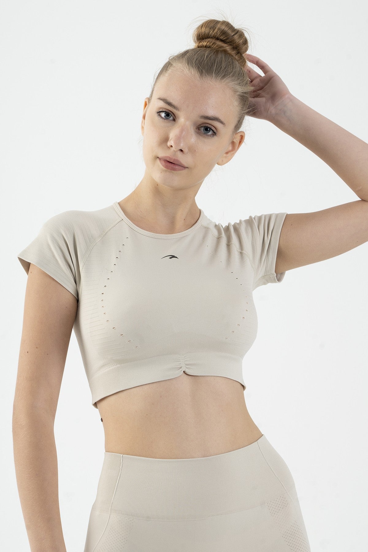 SlimFit Kadın Bisiklet Yaka Bej Crop Top