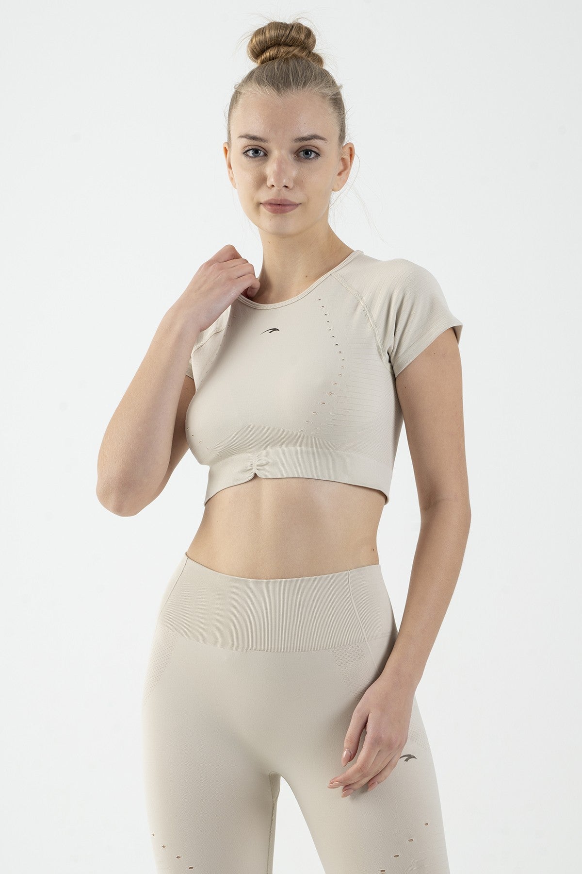 SlimFit Kadın Bisiklet Yaka Bej Crop Top