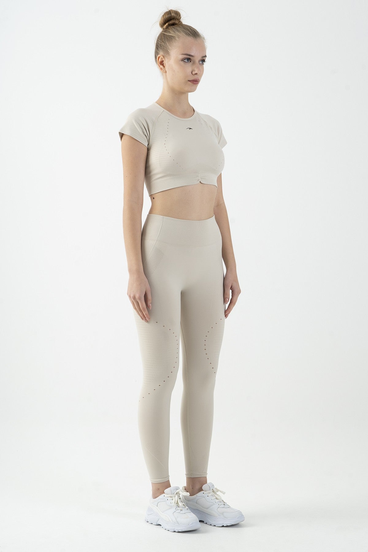 SlimFit Kadın Bisiklet Yaka Bej Crop Top