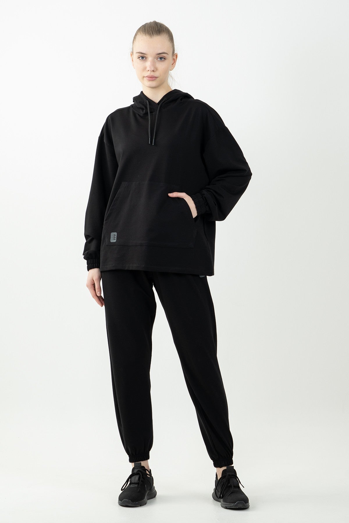 Comfort Kadın Kapüşonlu Siyah Sweatshirt