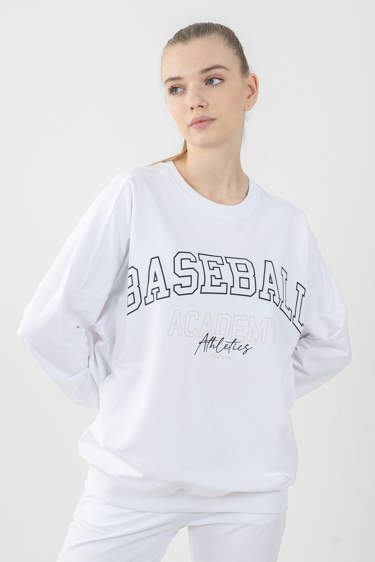 Oversize Kadın Bisiklet Yaka Beyaz Sweatshirt