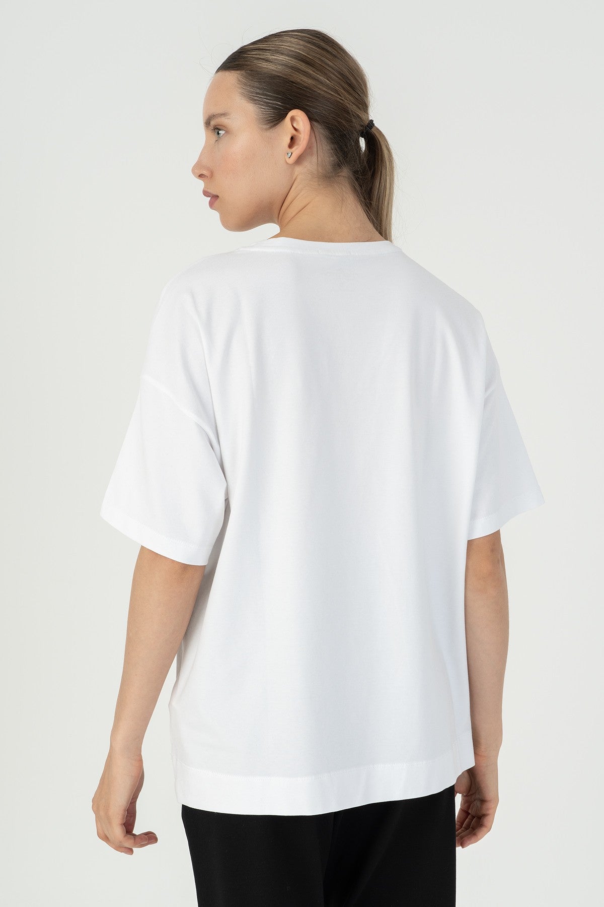 Comfort Kadın Bisiklet Yaka Beyaz T-shirt