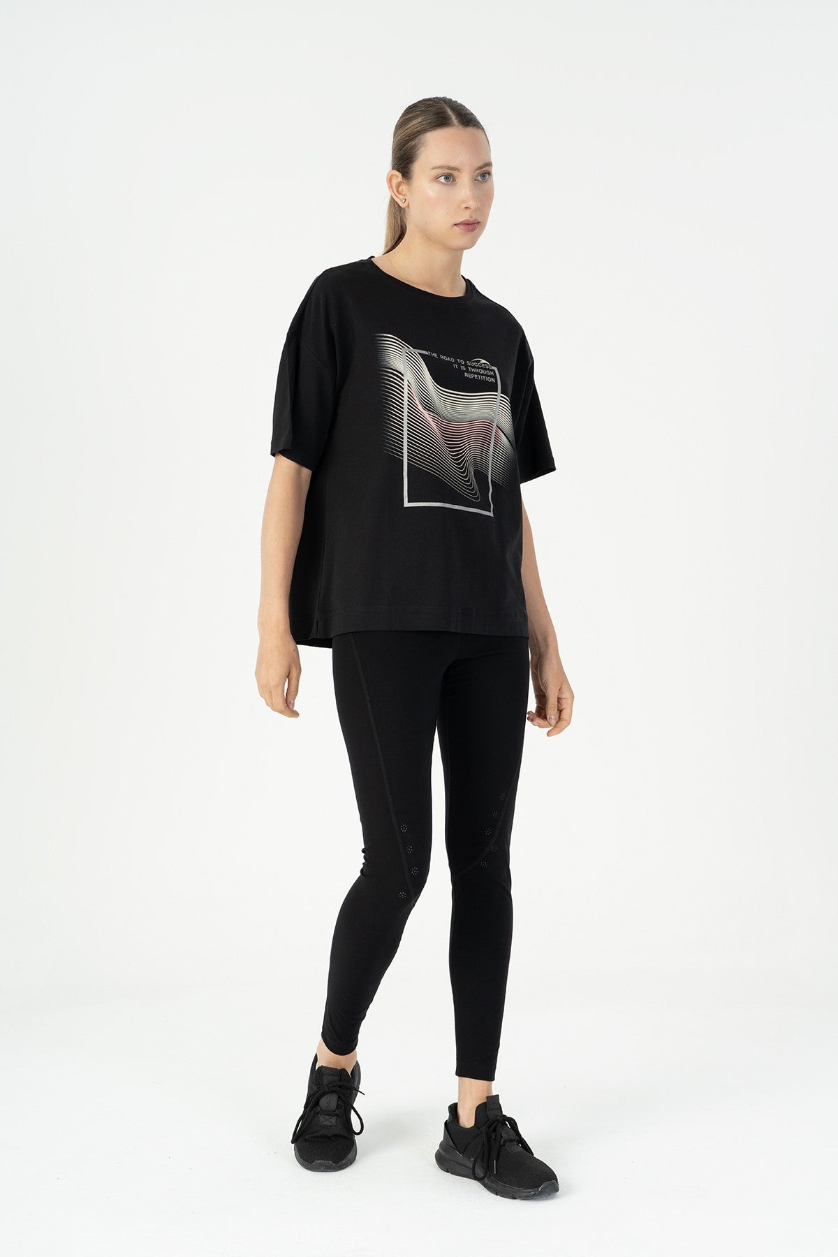 Comfort Kadın Bisiklet Yaka Siyah T-shirt
