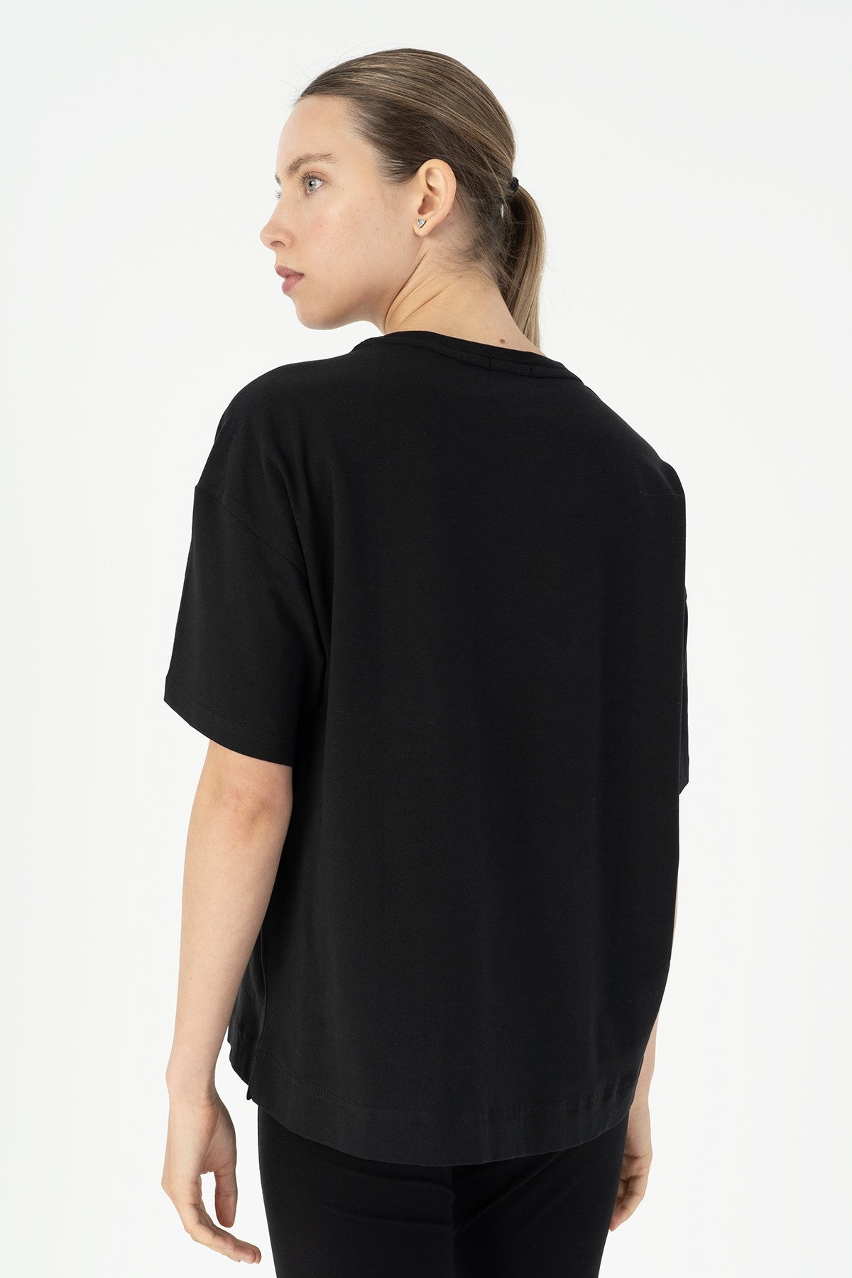 Comfort Kadın Bisiklet Yaka Siyah T-shirt