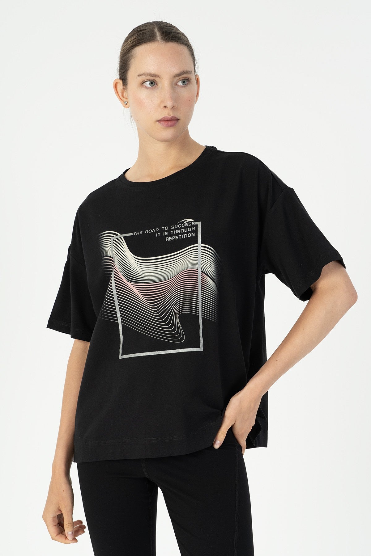 Comfort Kadın Bisiklet Yaka Siyah T-shirt