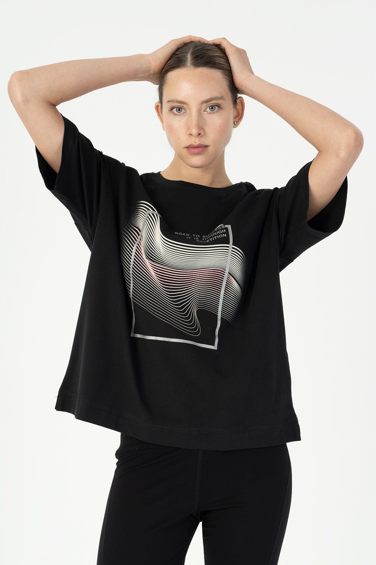 Comfort Kadın Bisiklet Yaka Siyah T-shirt