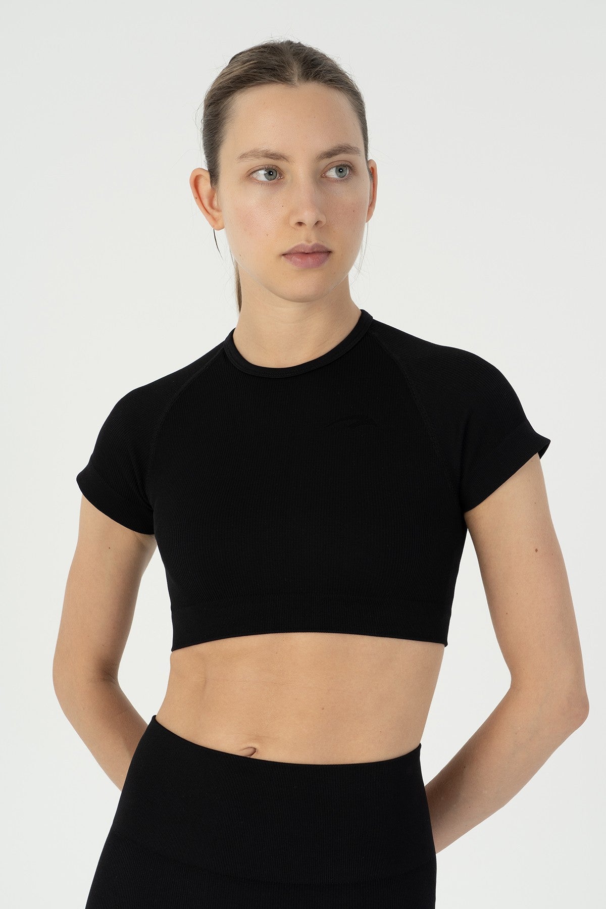 SlimFit Kadın Bisiklet Yaka Siyah Crop Top