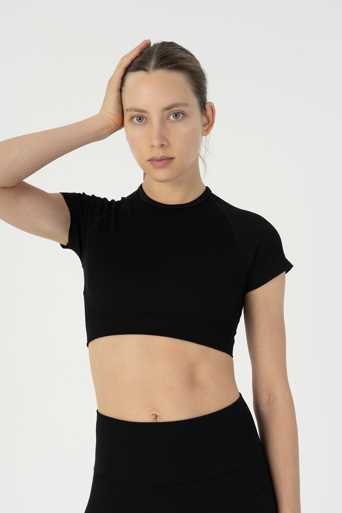 SlimFit Kadın Bisiklet Yaka Siyah Crop Top
