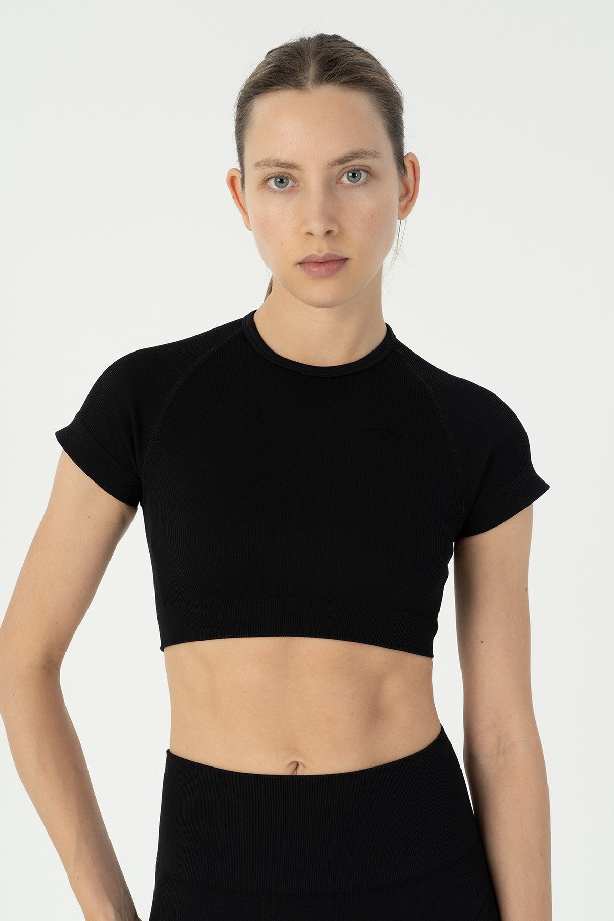 SlimFit Kadın Bisiklet Yaka Siyah Crop Top