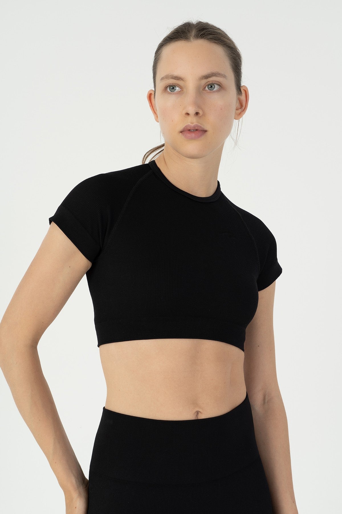 SlimFit Kadın Bisiklet Yaka Siyah Crop Top
