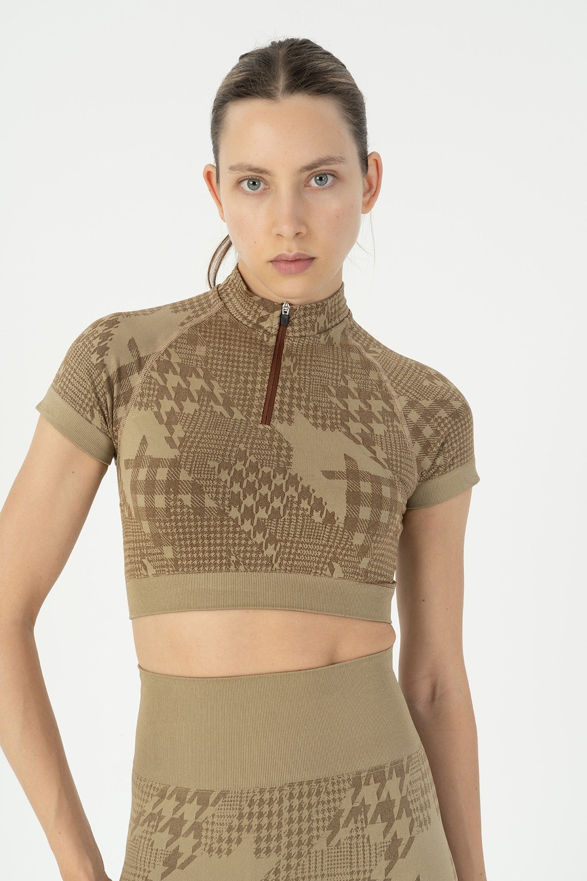 SlimFit Kadın Bisiklet Yaka Bej Crop Top