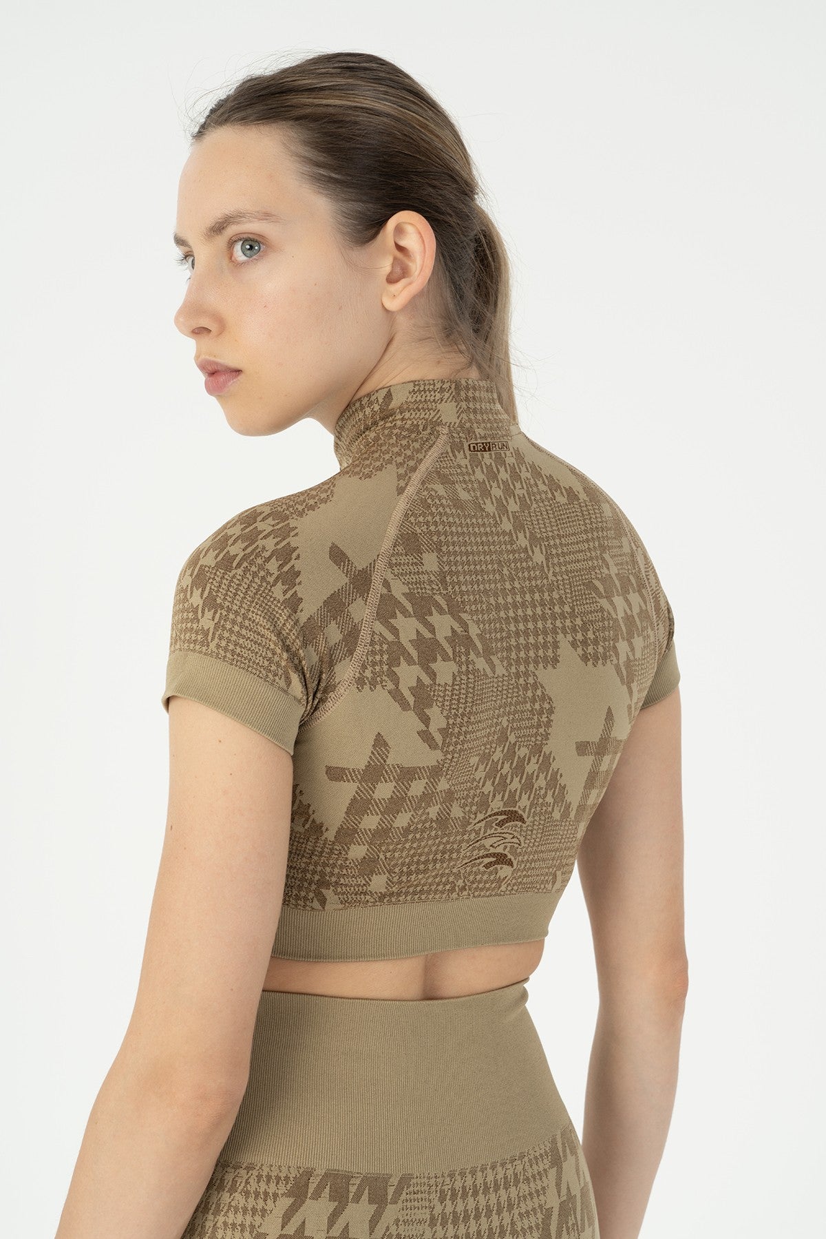 SlimFit Kadın Bisiklet Yaka Bej Crop Top