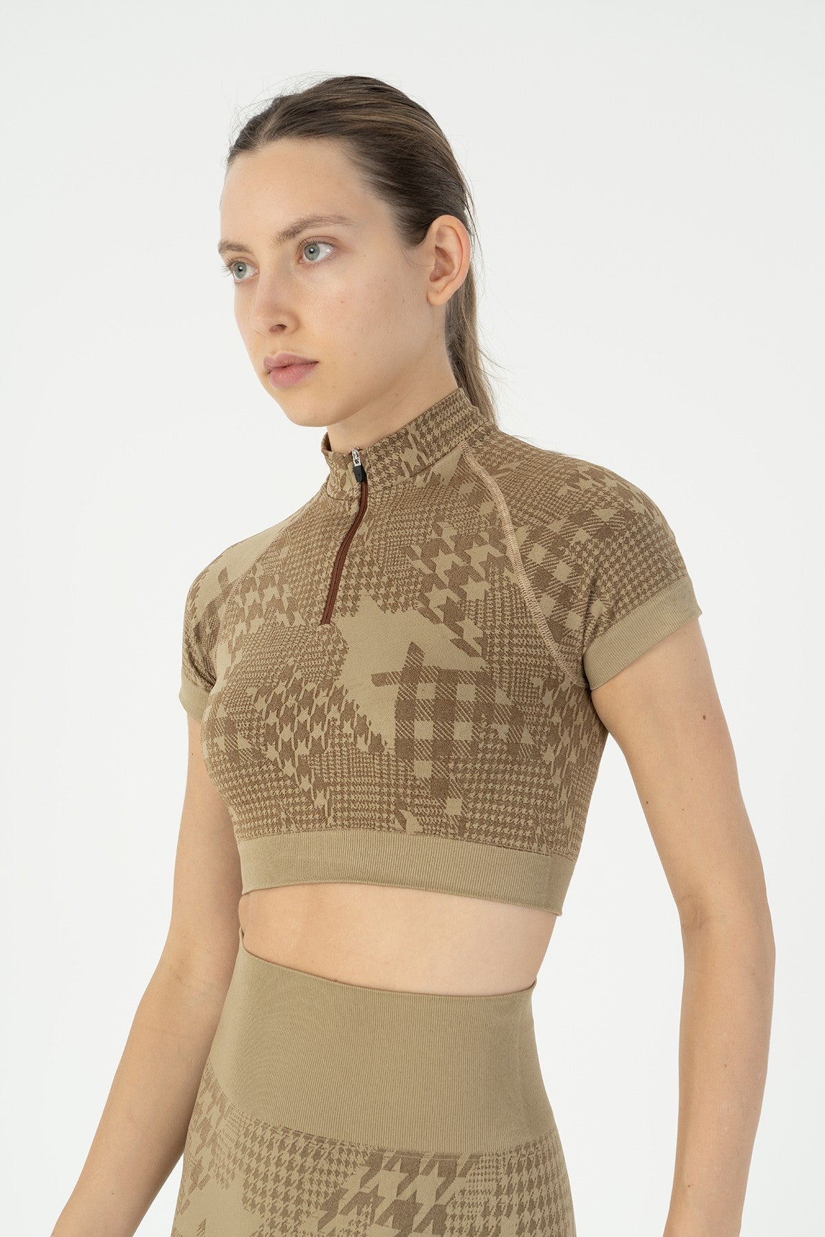 SlimFit Kadın Bisiklet Yaka Bej Crop Top