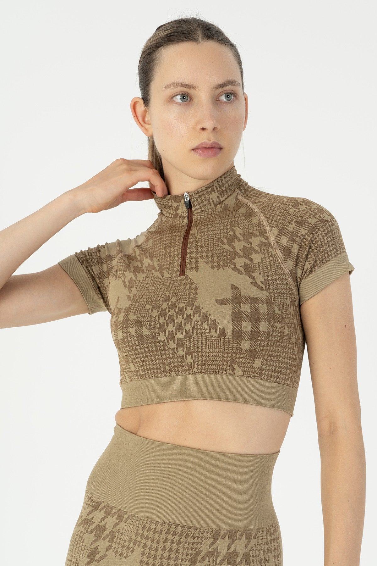 SlimFit Kadın Bisiklet Yaka Bej Crop Top