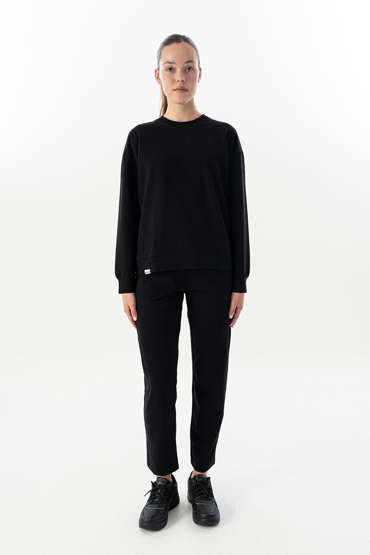 Comfort Kadın Bisiklet Yaka Siyah Sweatshirt