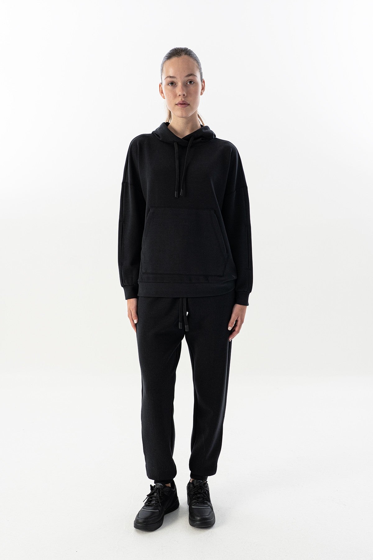 Comfort Kadın Kapüşonlu Siyah Sweatshirt