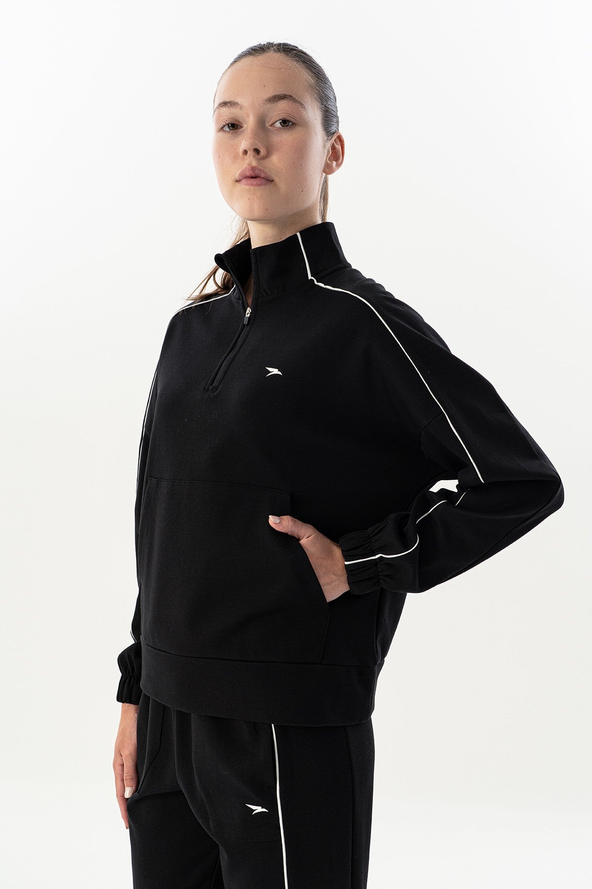 Comfort Kadın Dik Yaka Siyah Sweatshirt