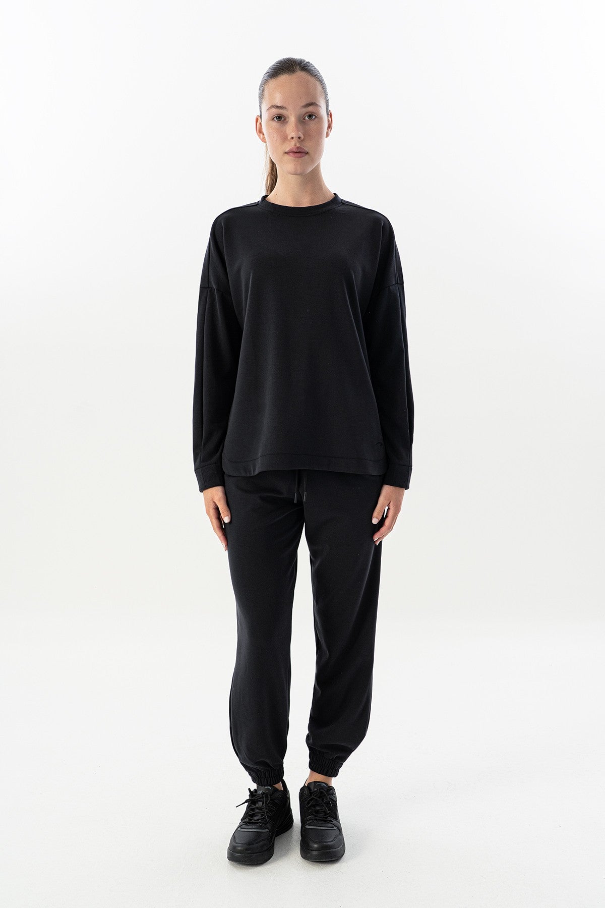 Comfort Kadın Bisiklet Yaka Siyah Sweatshirt